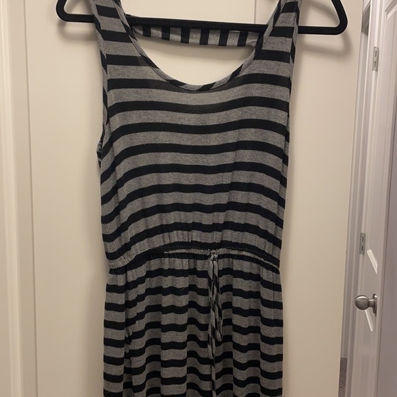 Black and white dress . - Picture 2 of 3